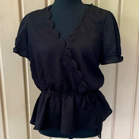 Stylish Short Sleeve Black Scalloped Collar Trim Blouse Top w/ Drawstring Waist - Picture 5 of 11